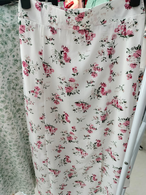 Floral Slit Skirts Embedded With Buttons